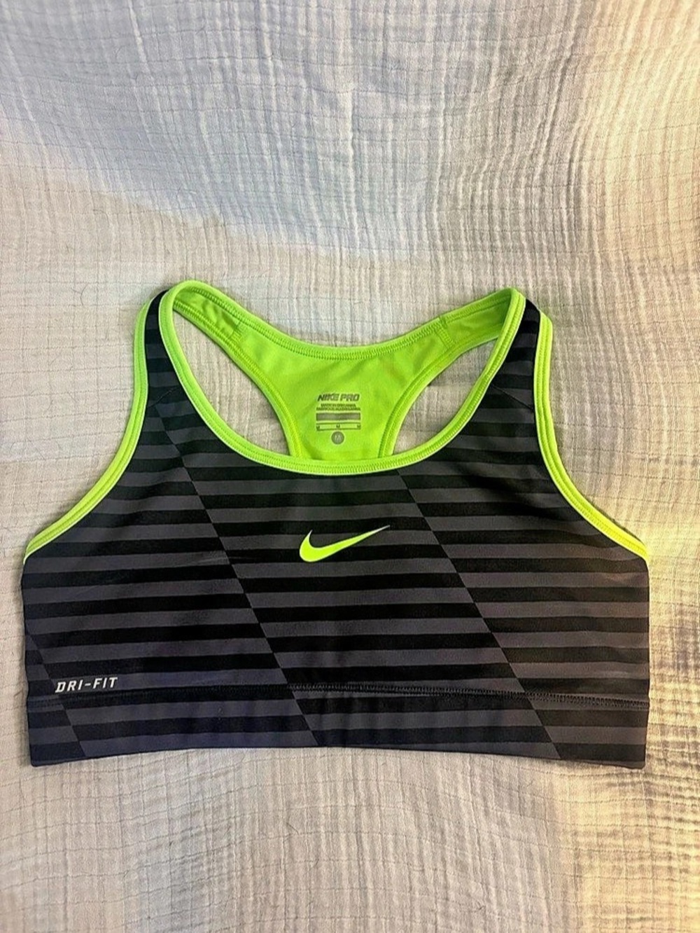 Nike Pro Dri-FIT Striped Athletic Tank in Black & Green Size Medium Like New